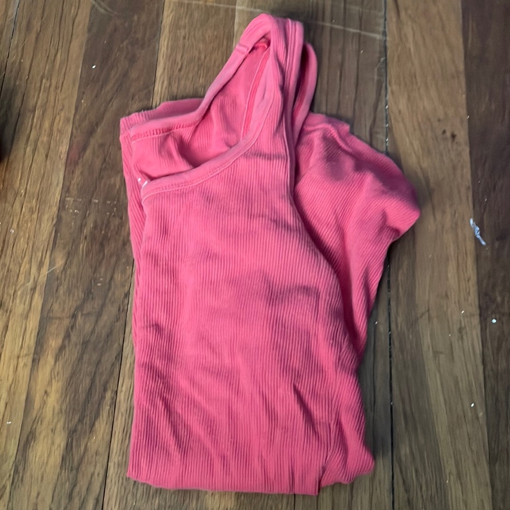 Brand-Gap size (s) but fits more so like a (m)